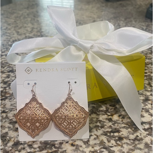 Kendra Scott Earrings - Picture 1 of 3